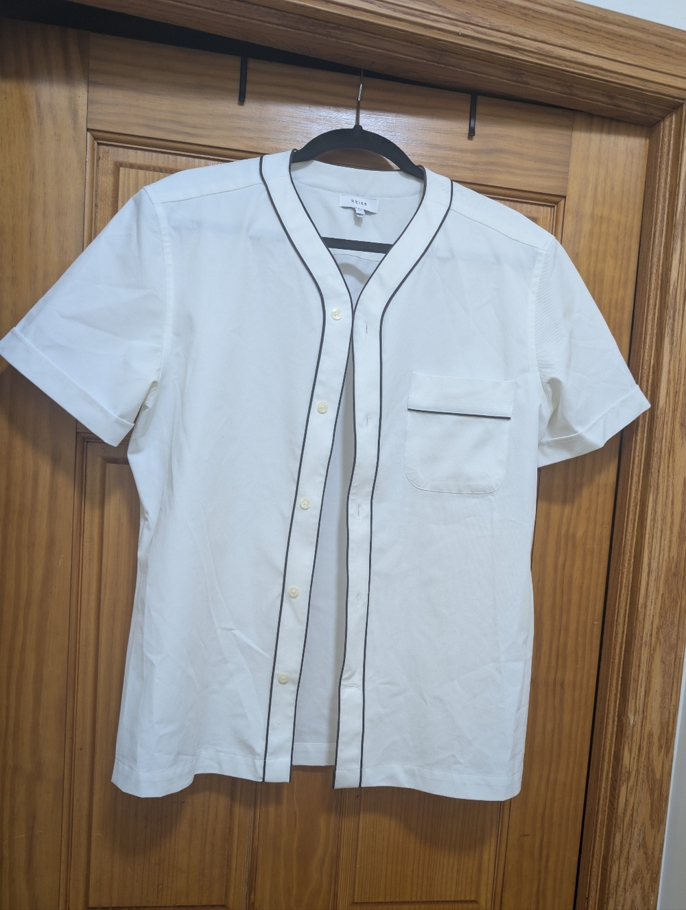 REISS Men's White Short-Sleeve Button Front Baseball Shirt with Black Piping MED